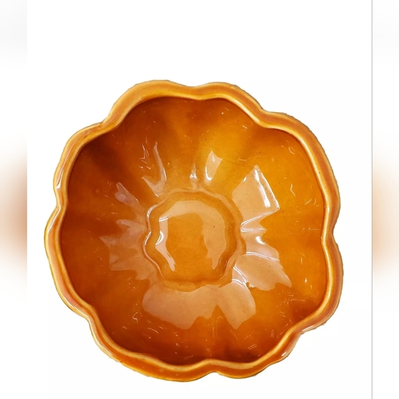 Ceramic Pumpkin Dish with Lid. (chip on the lid) - Picture 4 of 7